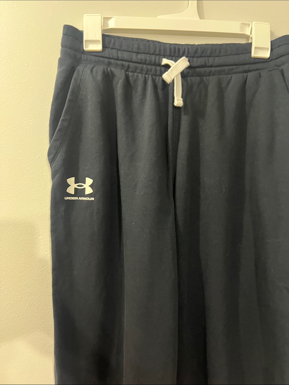 Under Armour Black Hoodie and Sweatpants with White Logo - Picture 5 of 8